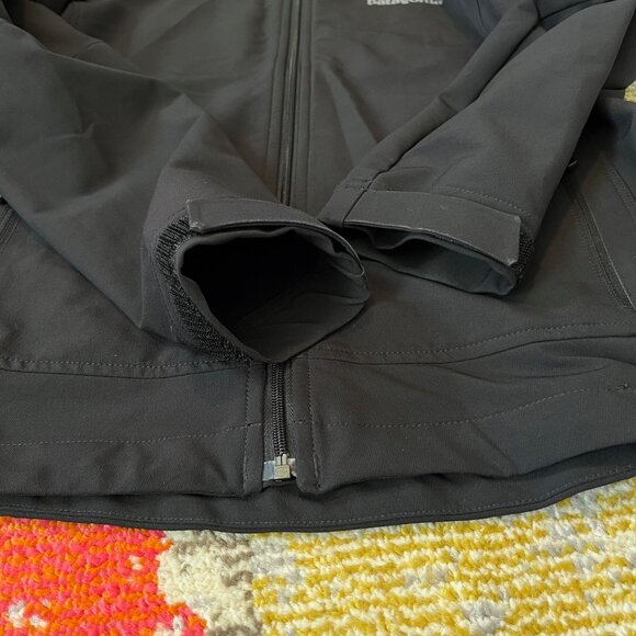Patagonia W's Simple Guide Softshell Hooded Jacket, Black, Small - Picture 6 of 15